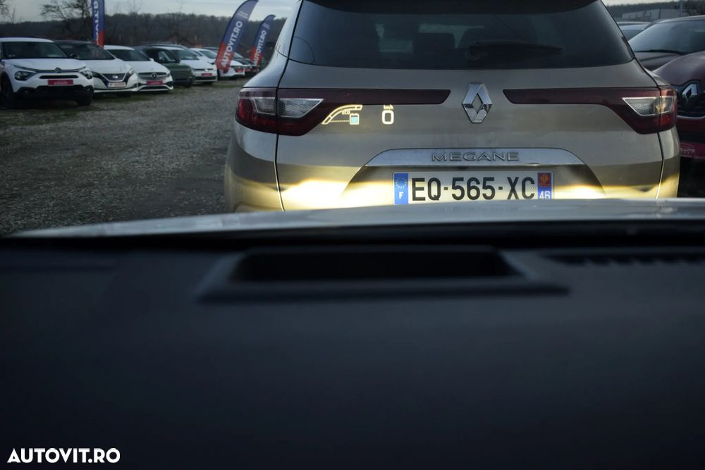 Toyota Prius (Hybrid) Sol Plus - 35