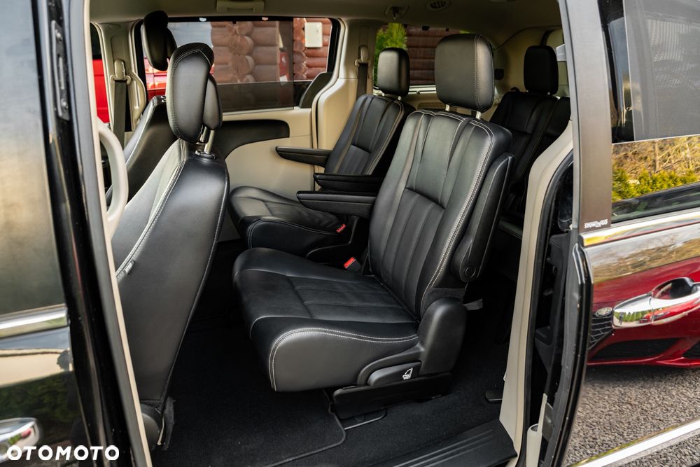 Lancia Voyager 3.6 Platinum - 23