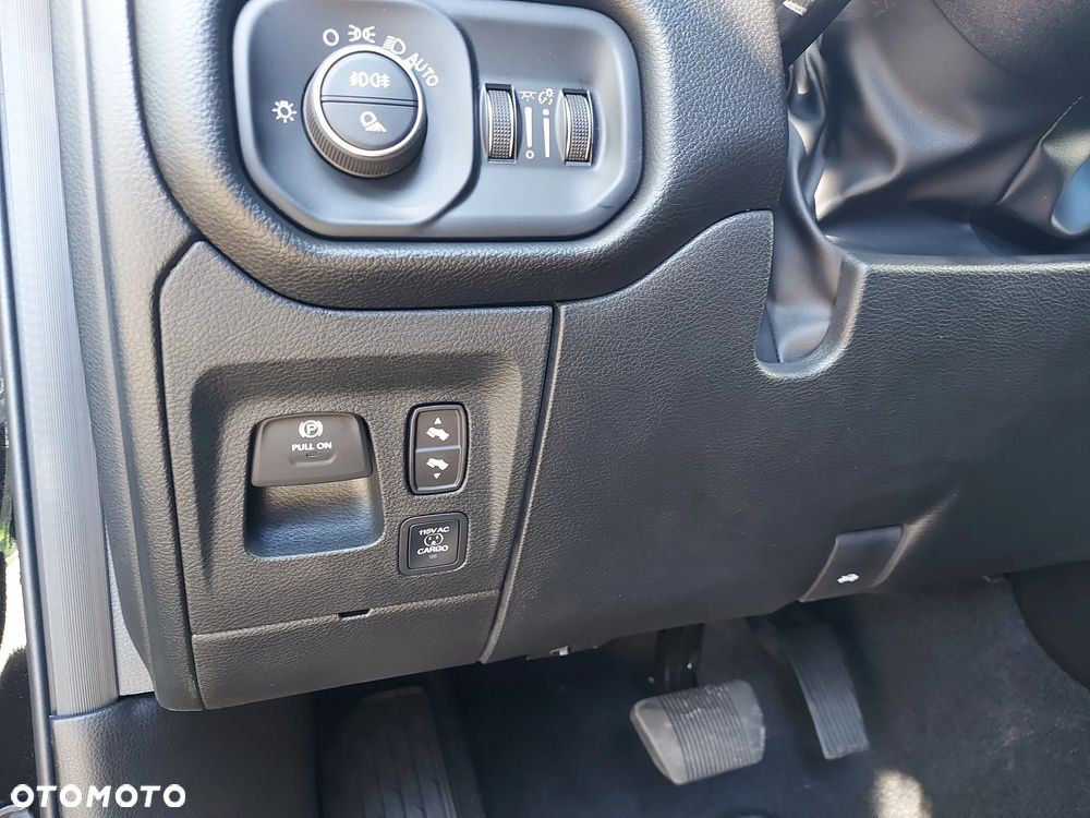 RAM 1500 Laramie Night Premium - 23