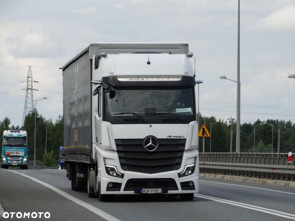 Mercedes-Benz ACTROS - 1
