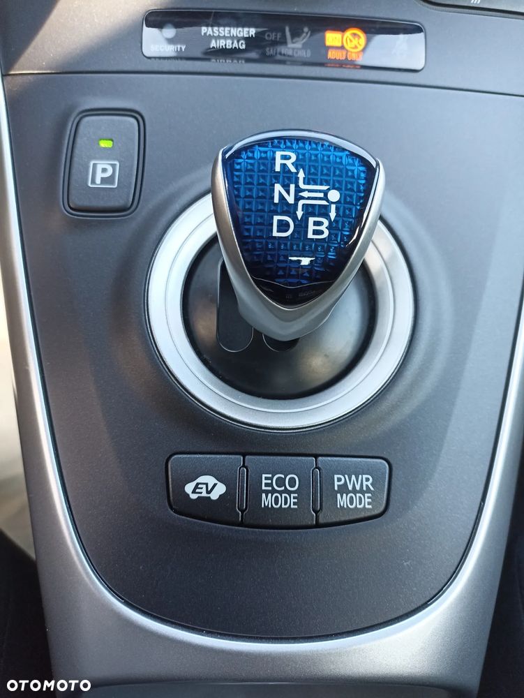 Toyota Auris 1.8 HSD Prestige NAVI - 28