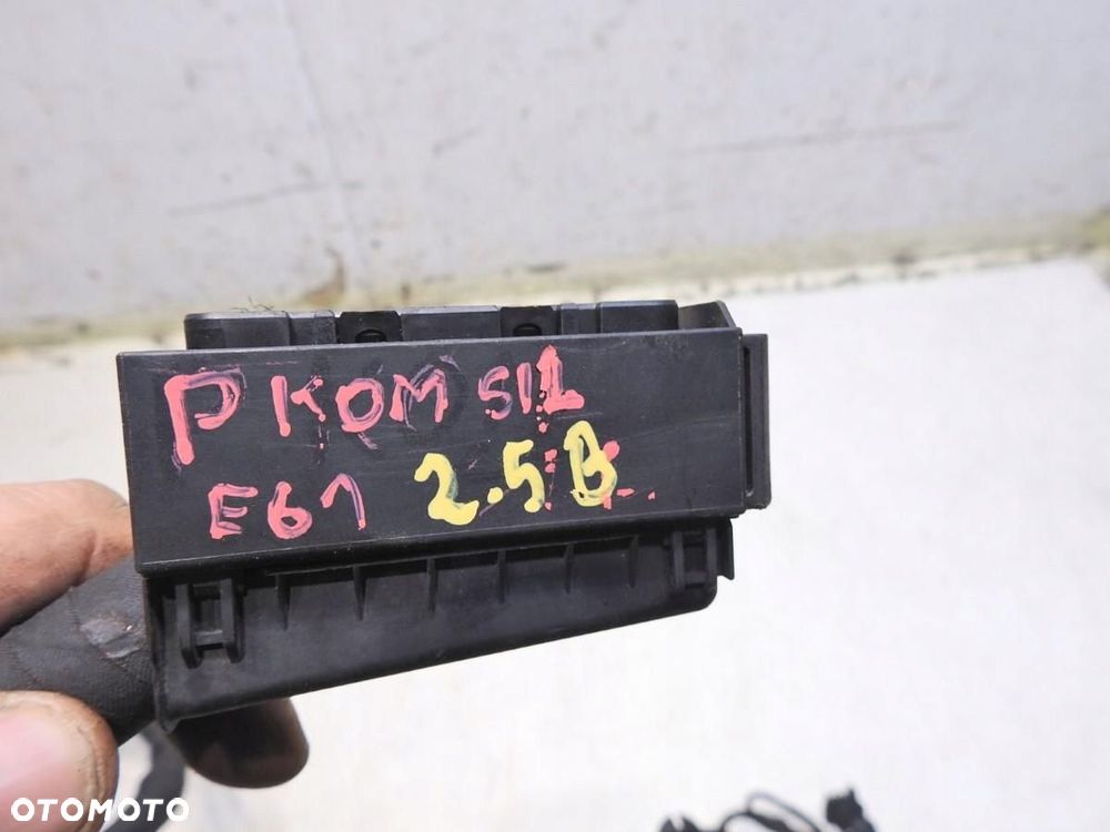 WIĄZKA INSTALACJA KOMORY SILNIKA PRAWA BMW E61 2.5i - 2