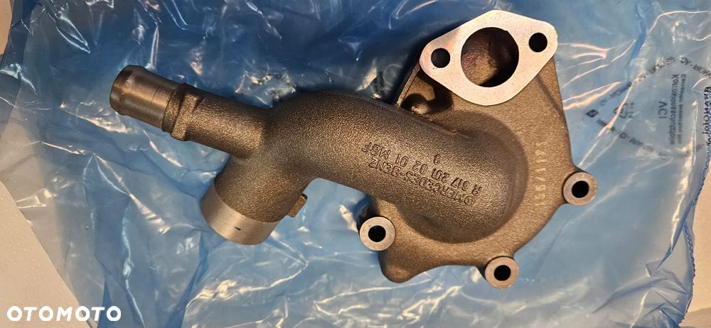 Obudowa pompy wody MERCEDES W123 A6172010201 - 1