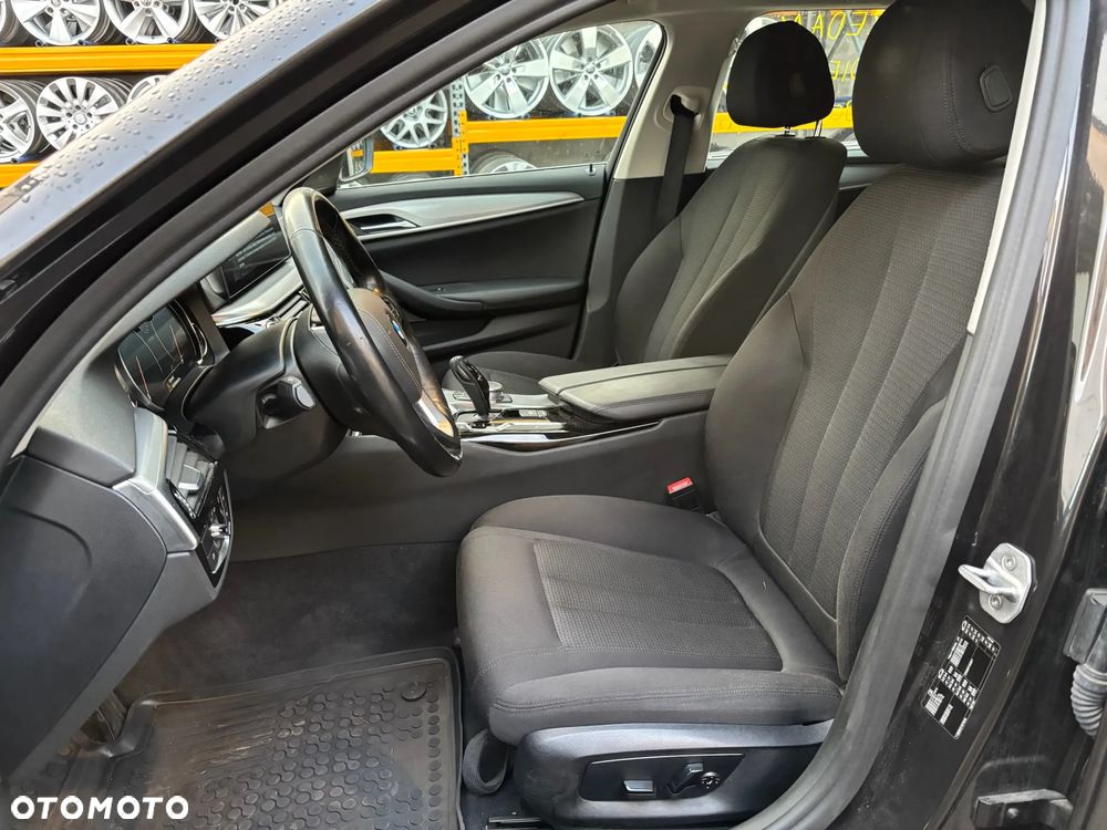 BMW Seria 5 520d - 25