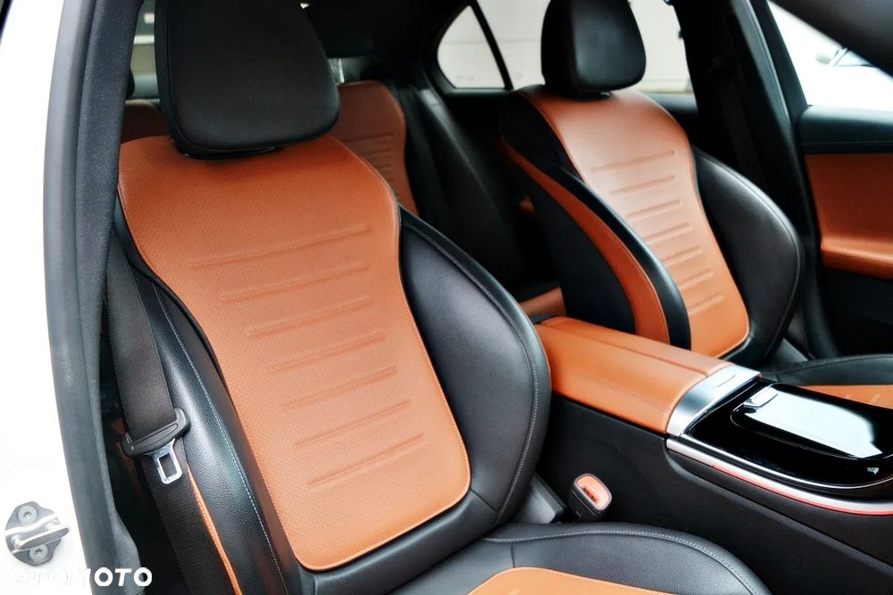 Mercedes-Benz Klasa C 300 d 9G-TRONIC - 33