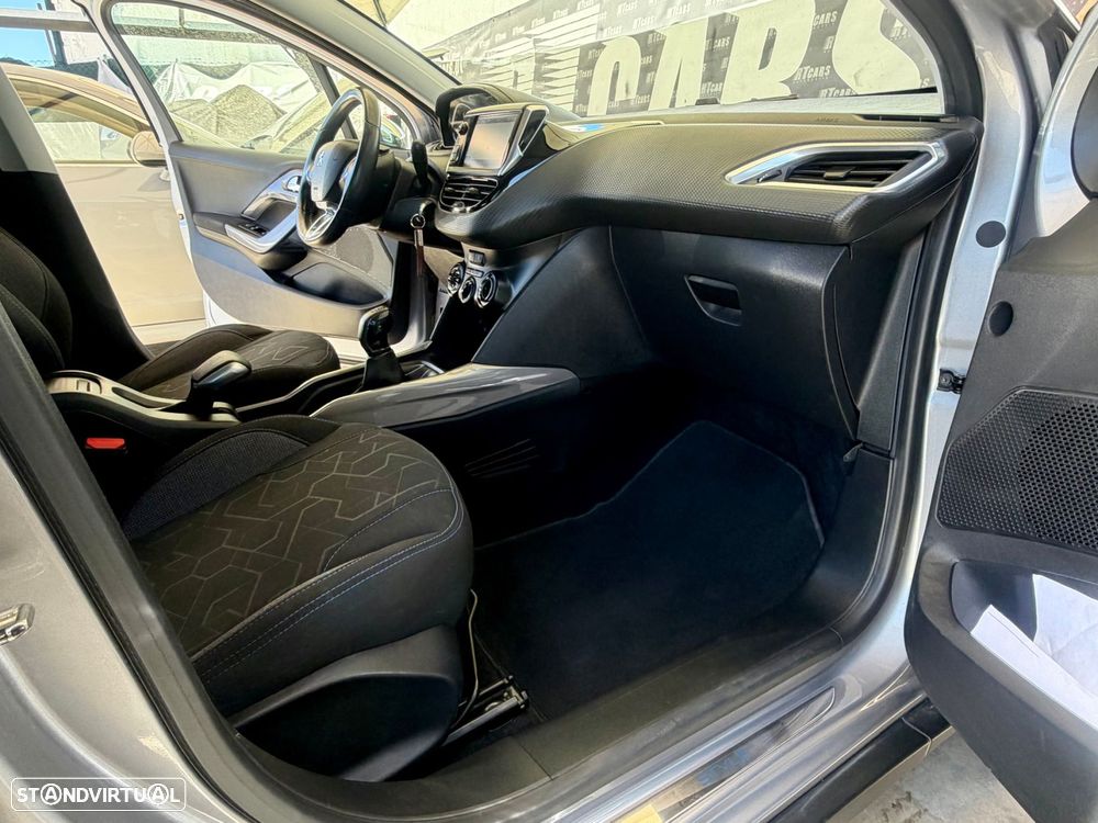 Peugeot 2008 1.2 PureTech Style - 12