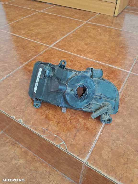 Proiector dreapta Audi A4 B8 Facelift an 2012-2016 original - 4
