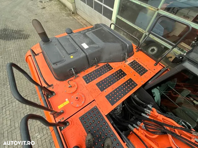 Hitachi ZX 250LC-6 - 17