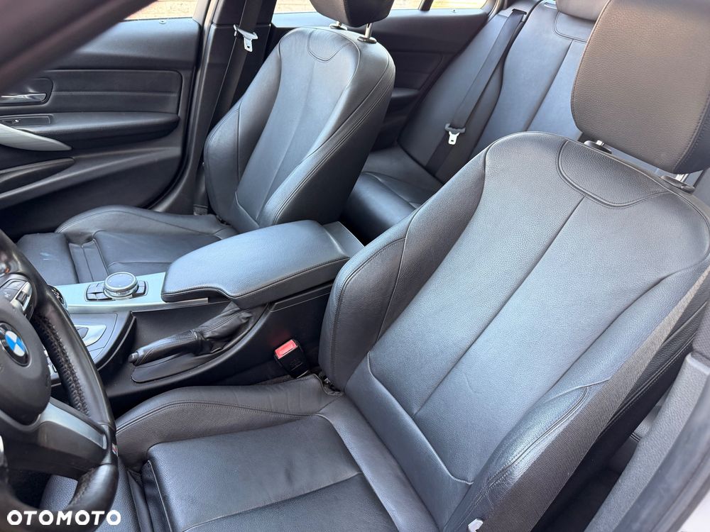 BMW Seria 3 320d xDrive - 18