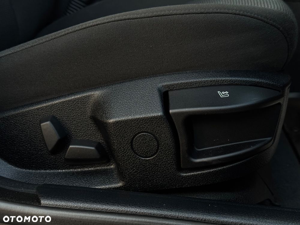 BMW Seria 5 520d - 30