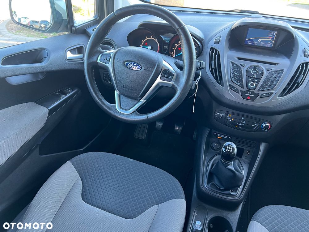 Ford Tourneo Courier - 17