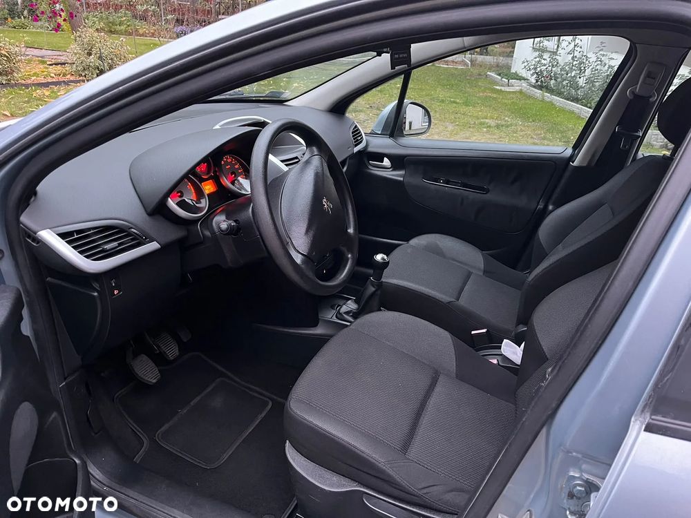 Peugeot 207 2009 photo 5