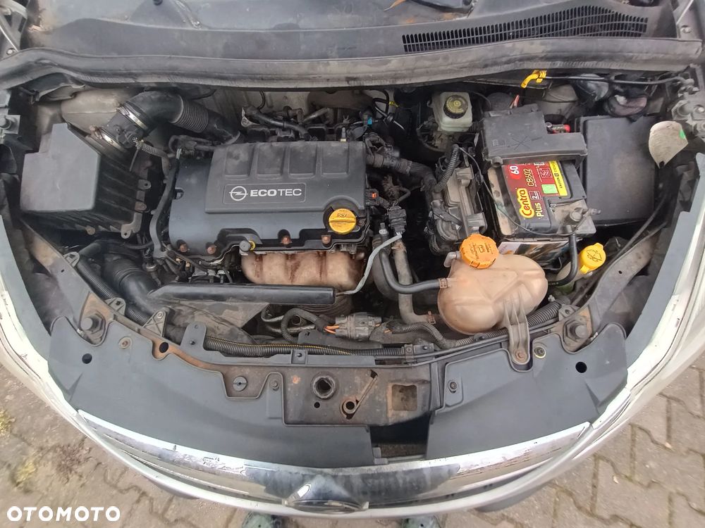 Opel Corsa 1.2 16V Cosmo - 3