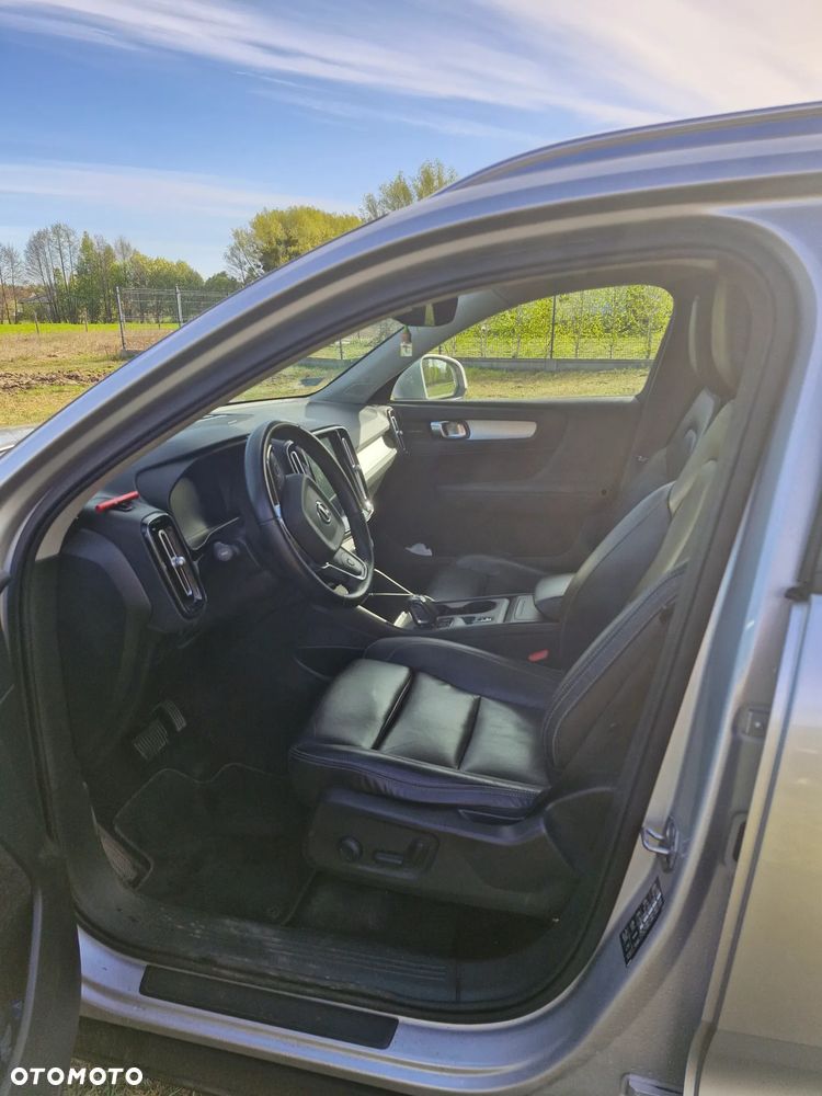 Volvo XC 40 D4 AWD Geartronic Momentum Pro - 9
