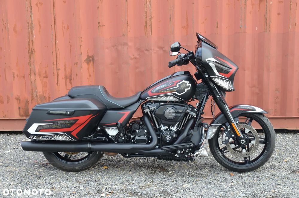Harley-Davidson Touring Street Glide - 2