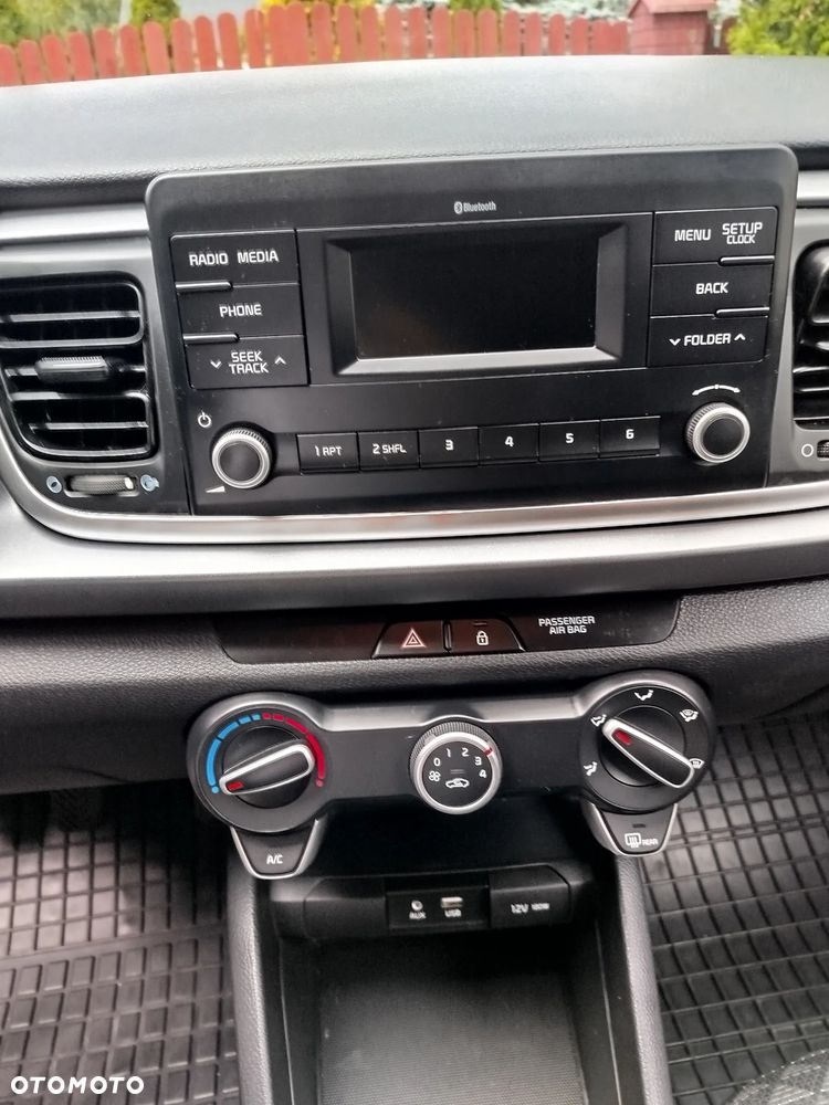 Kia Rio 1.2 M - 11