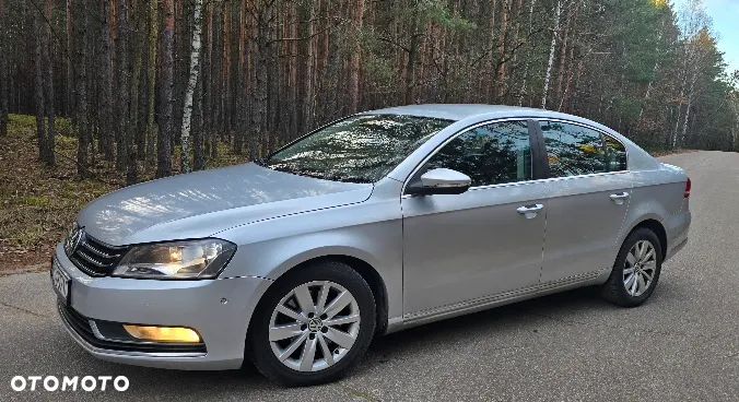 Volkswagen Passat - 1