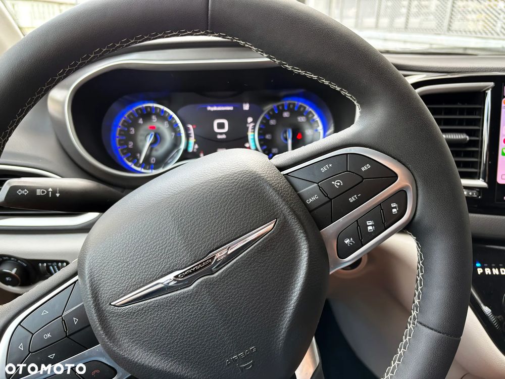 Chrysler Pacifica - 25