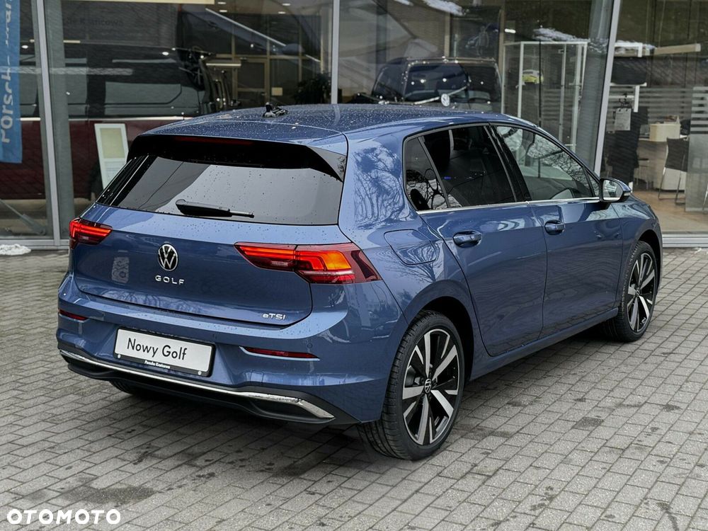 Volkswagen Golf - 8