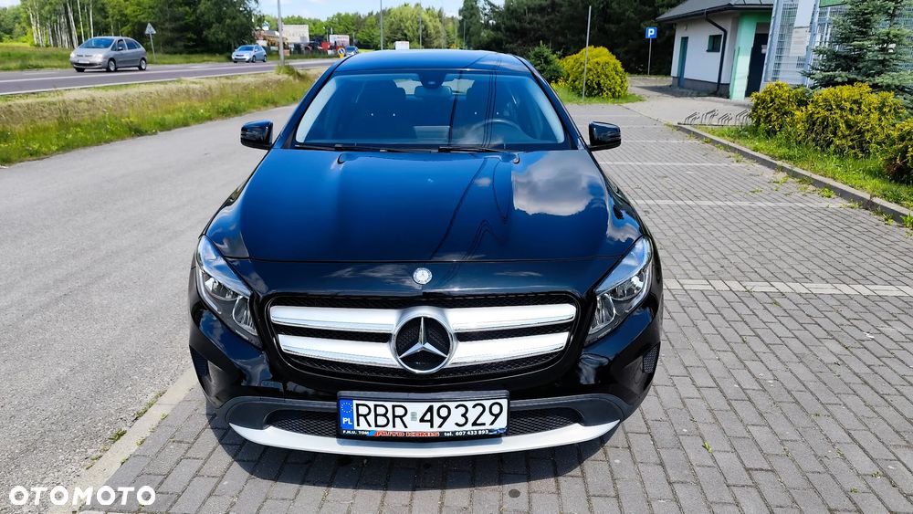 Mercedes-Benz GLA 180 - 1