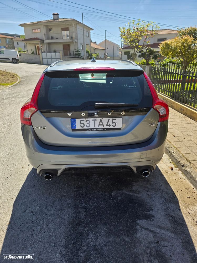 Volvo V60 2.0 D2 R-Design - 3