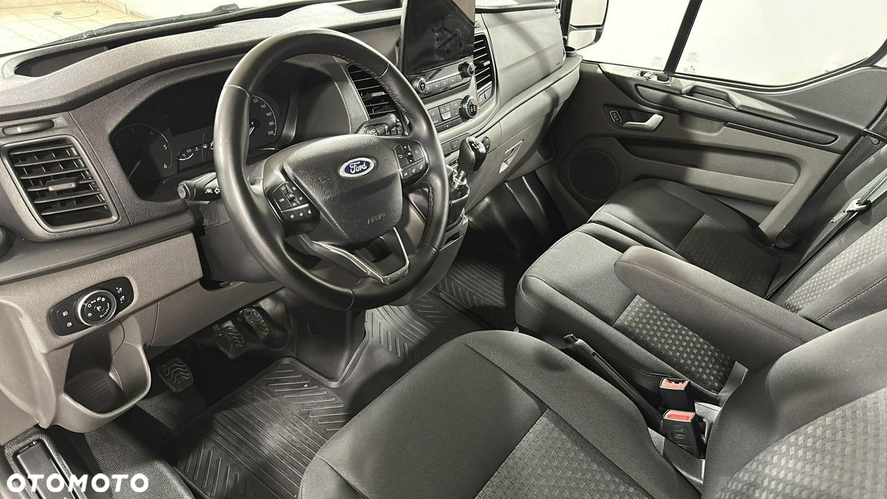 Ford Custom - 11
