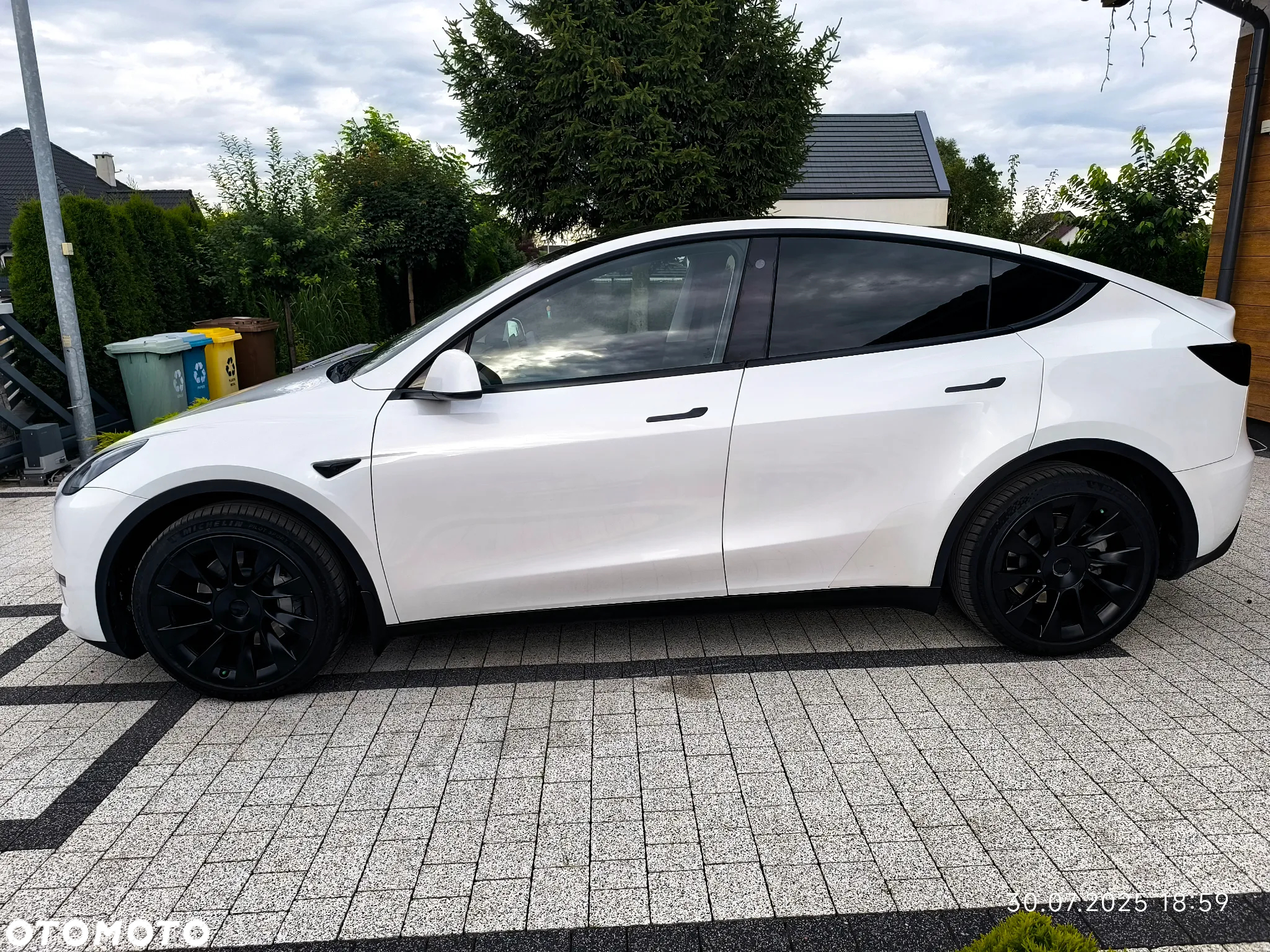 Tesla Y Long Range AWD - 11