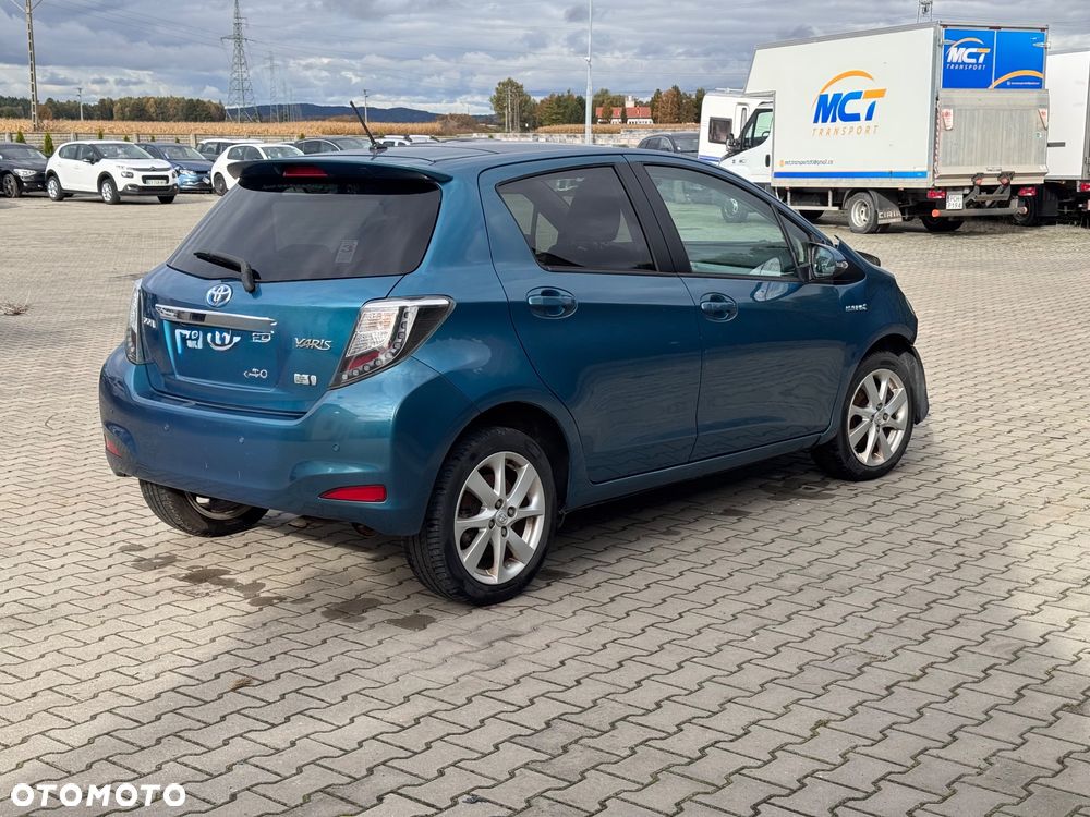 Toyota Yaris ver-hybrid-1-5-vvt--i - 10