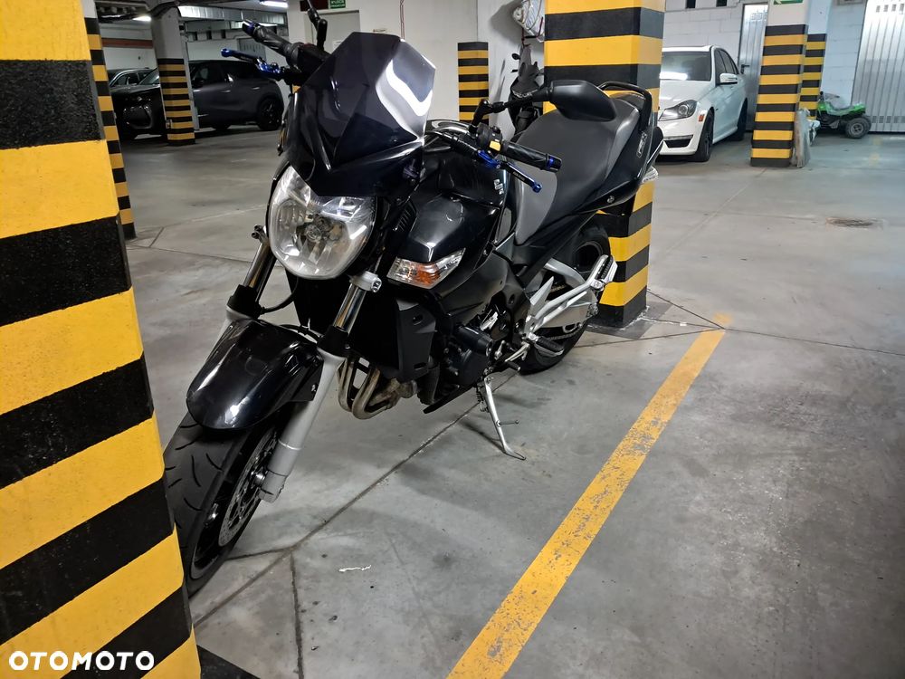 Suzuki GSR - 1