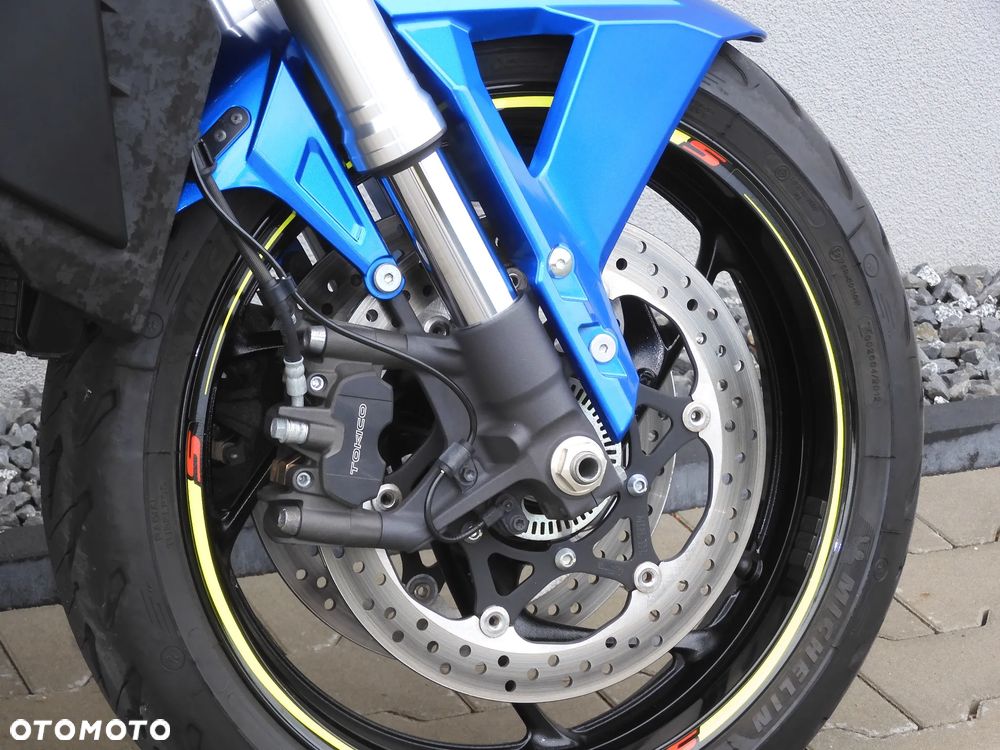 Suzuki GSX - 19
