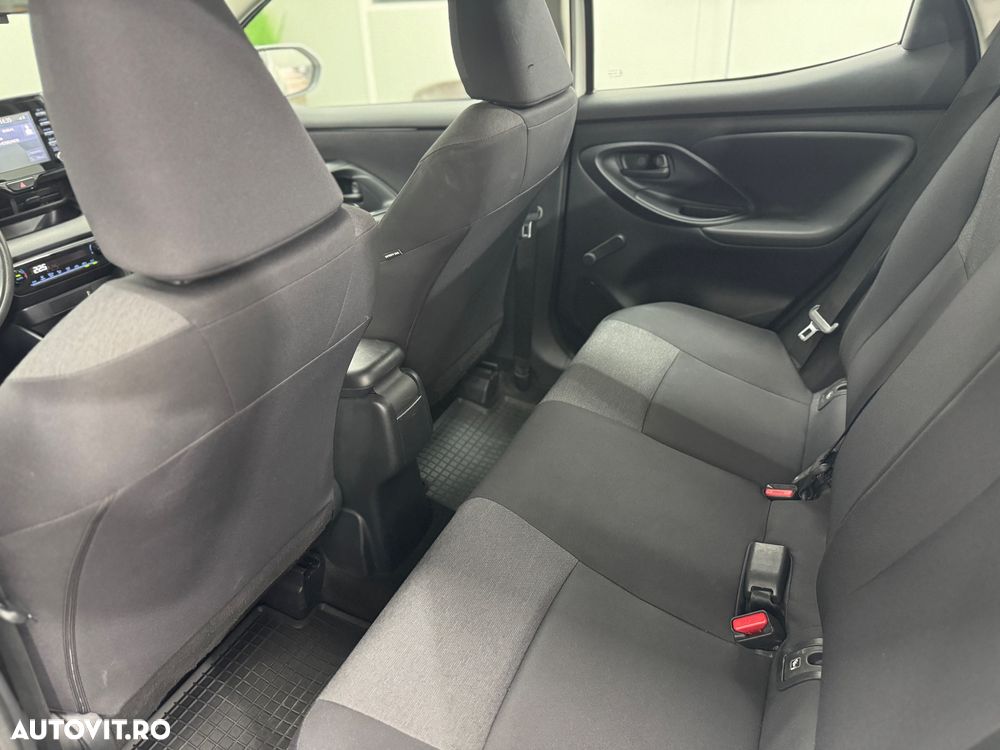 Toyota Yaris 1.5 VVT-i HSD Active - 13