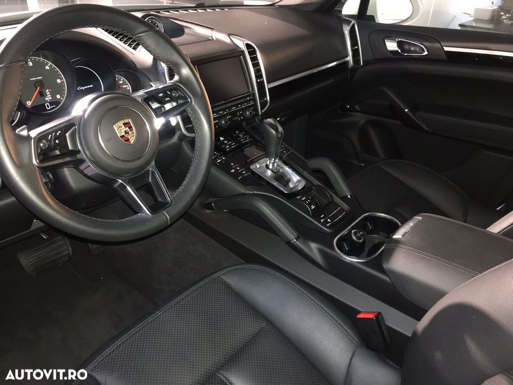 Porsche Cayenne - 6