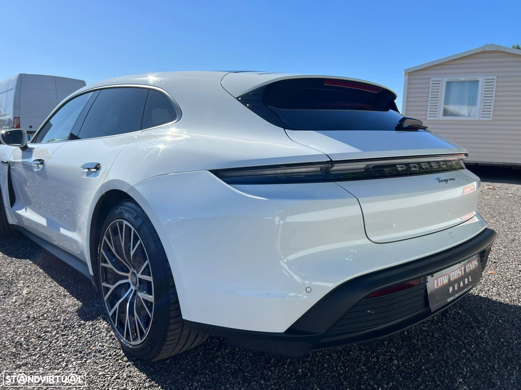 Porsche Taycan Sport Turismo - 12