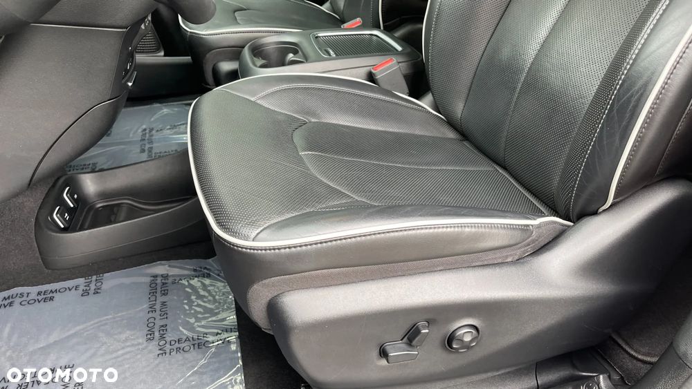 Chrysler Pacifica - 11