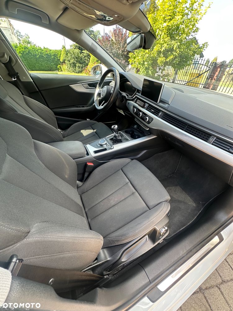 Audi A4 Avant 2.0 TDI Design - 12