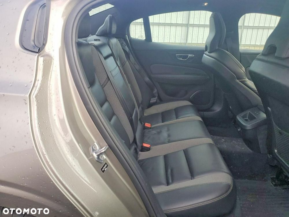 Volvo S60 T6 AWD R-Design - 10