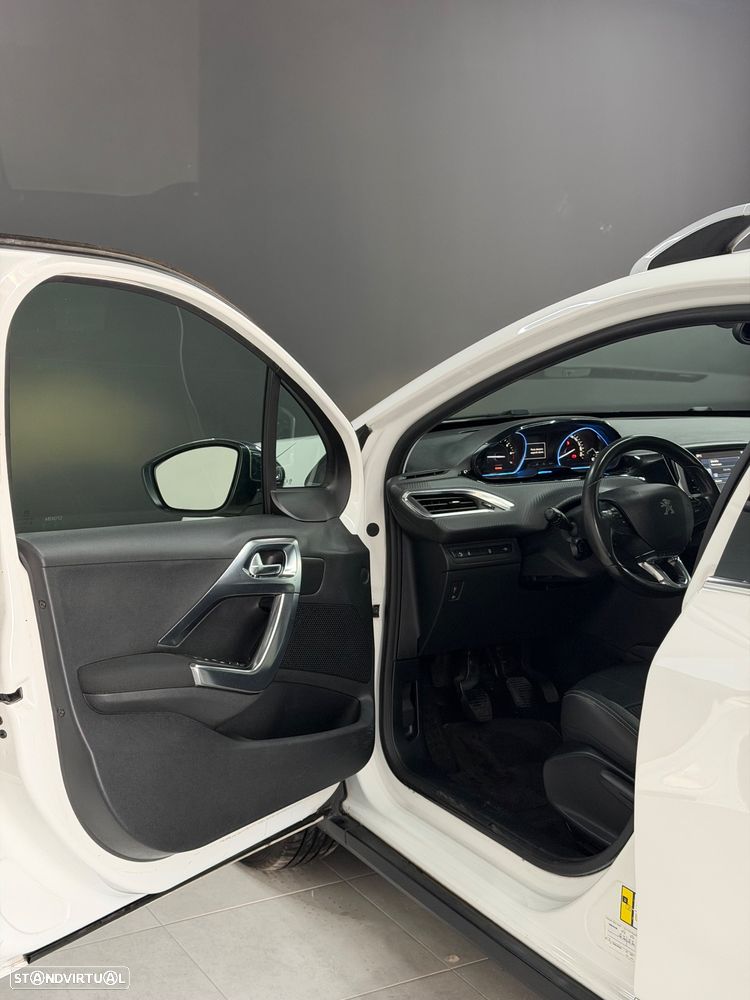 Peugeot 2008 1.2 VTi Allure - 10