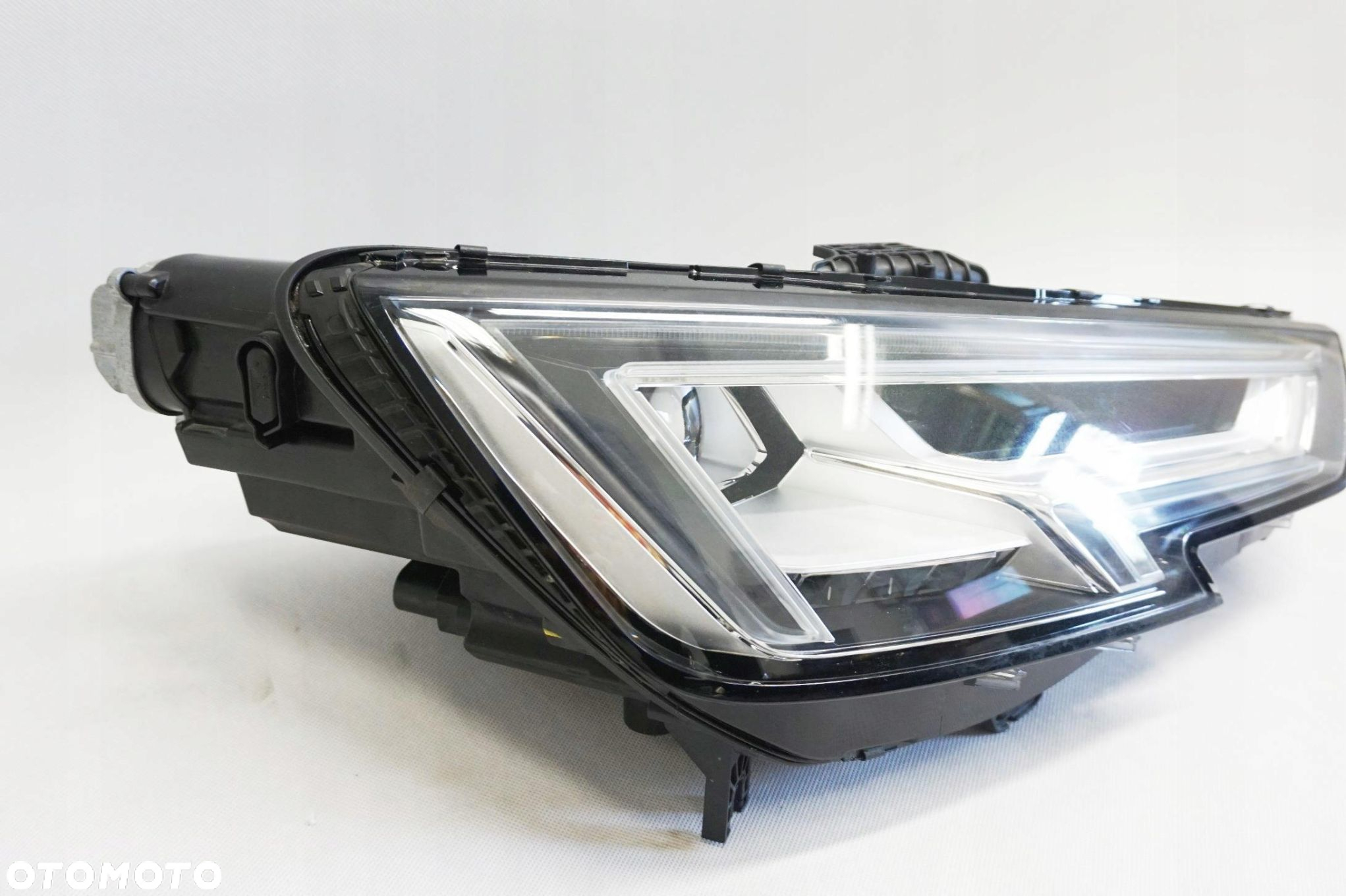 REFLEKTOR PRAWY FULL LED AUDI A4 B9 8W 8W0941034 - 5