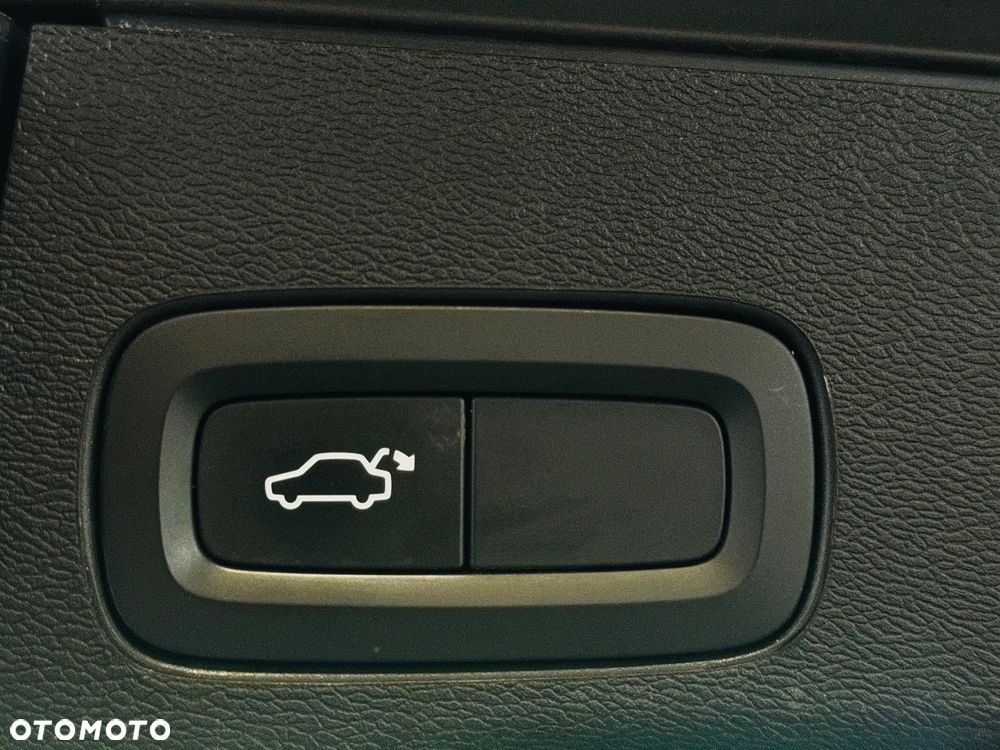 Volvo XC 60 B4 D AWD Geartronic Momentum Pro - 16