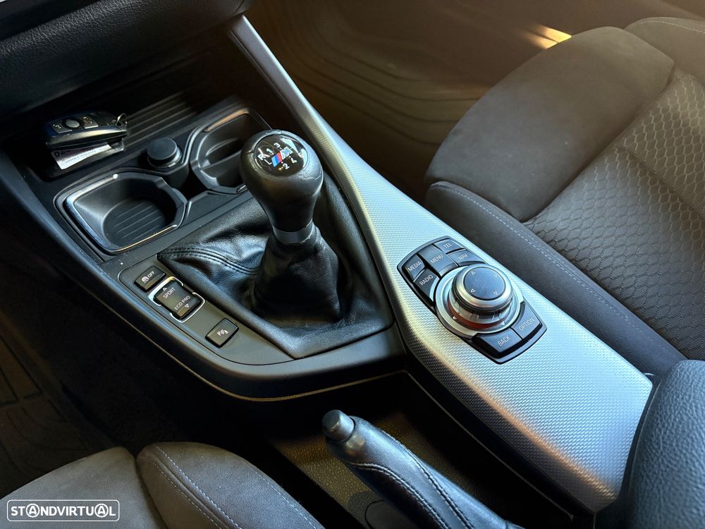 BMW 118 d Pack M - 12