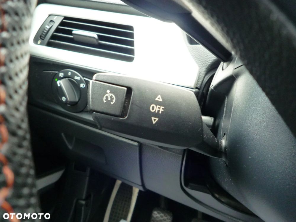 BMW Seria 3 325i xDrive - 22