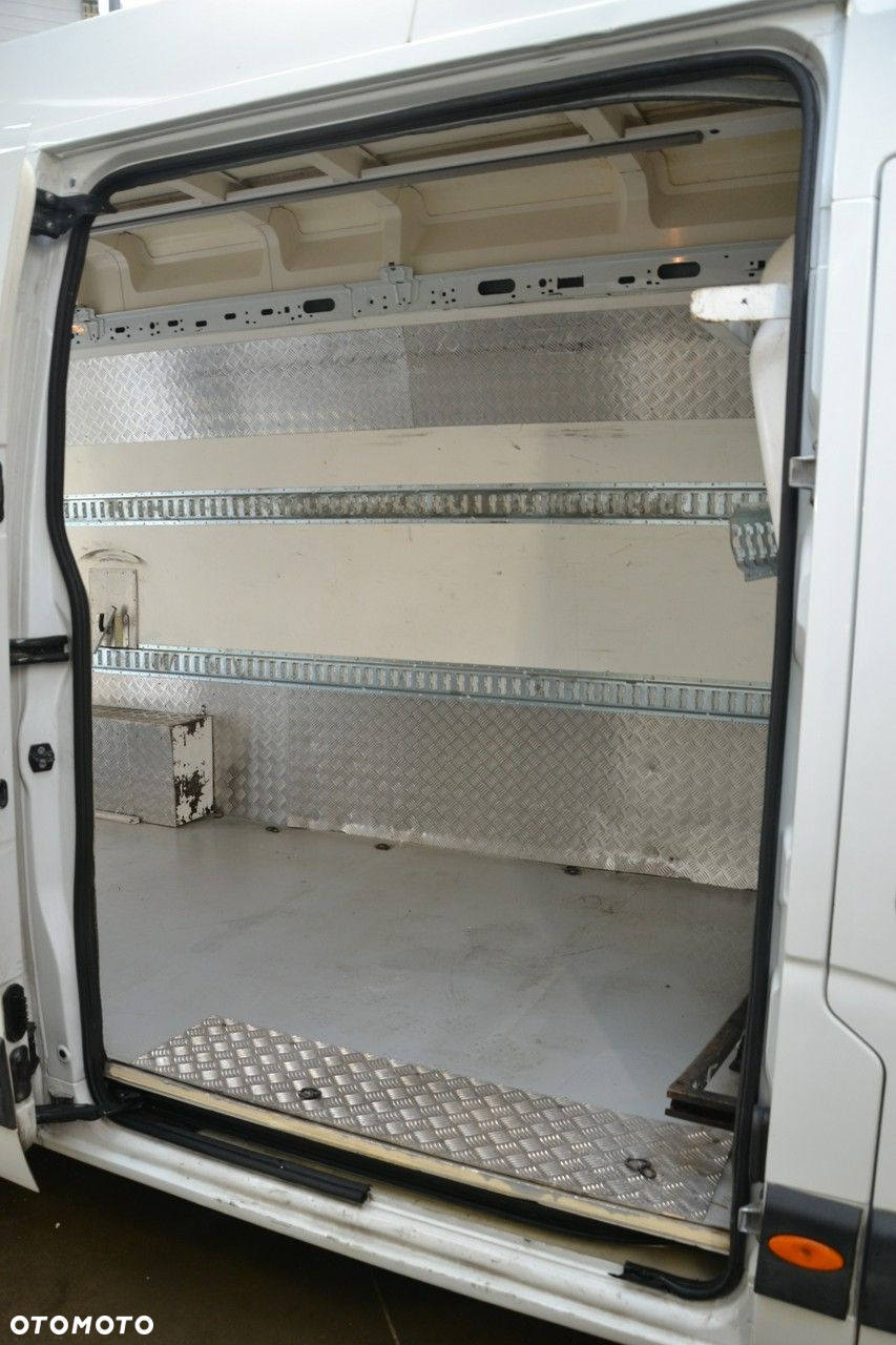 Nissan NV 400 - 24