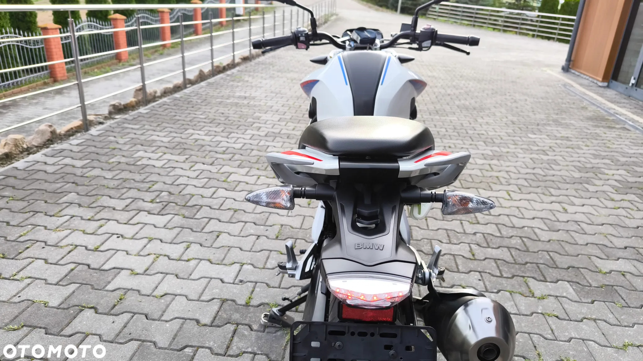 BMW G - 19