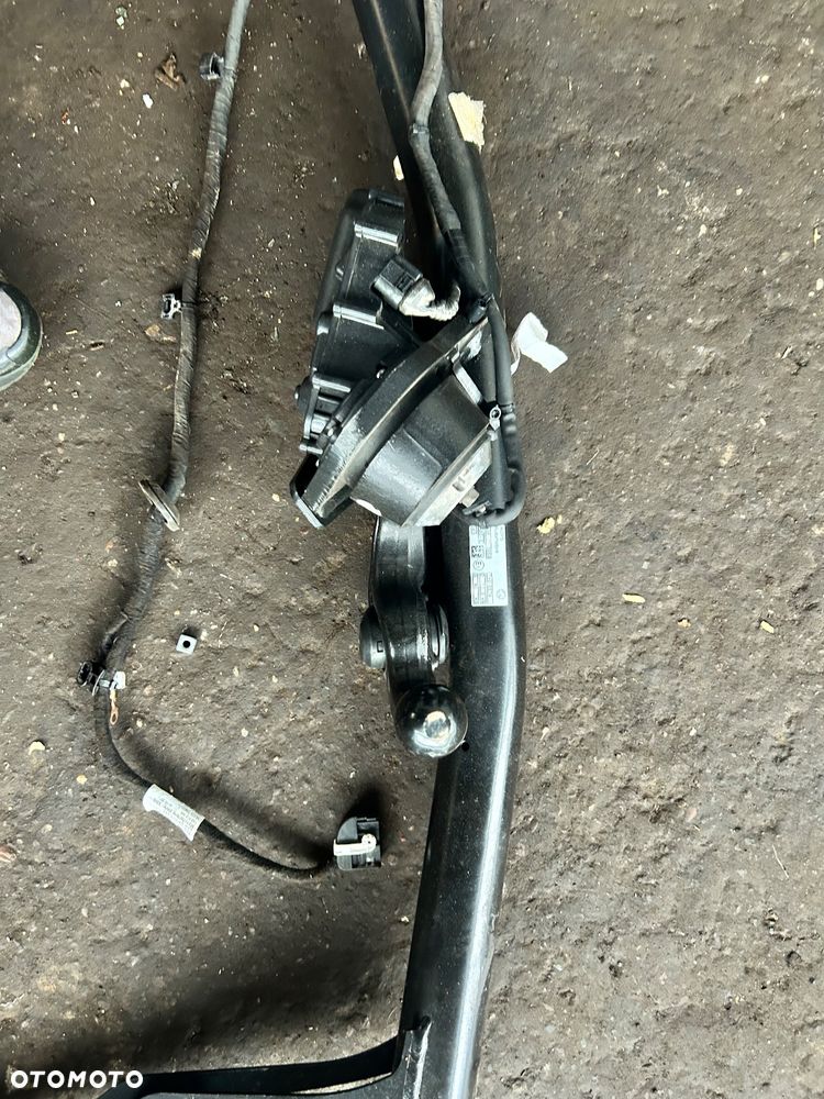 Skoda Octavia IV hak holowniczy 5E3.803.881.A - 2