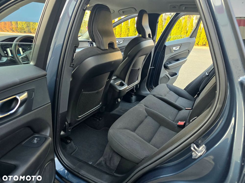 Volvo XC 60 B5 B AWD Momentum Pro - 17