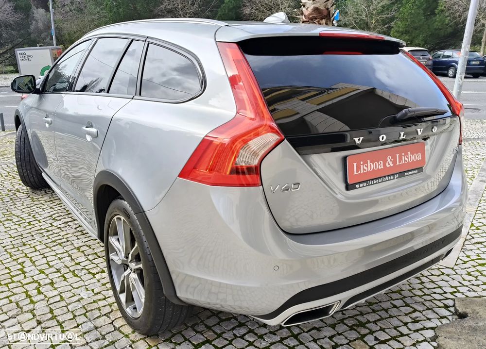 Volvo V60 Cross Country 2.0 D3 Momentum - 4