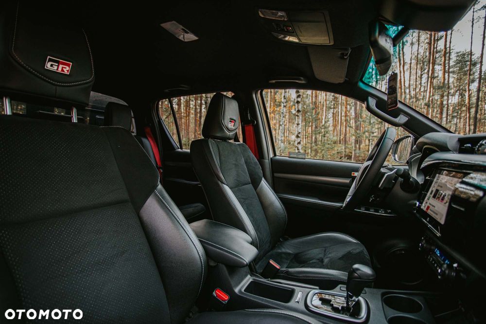 Toyota Hilux 2.8 D-4D Double Cab GR Sport II 4x4 - 25