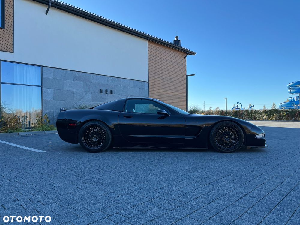 Chevrolet Corvette - 10