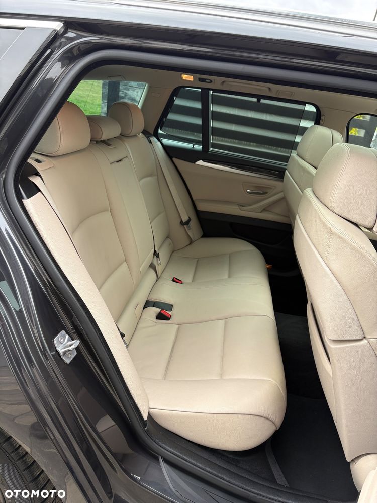 BMW Seria 5 525d - 13