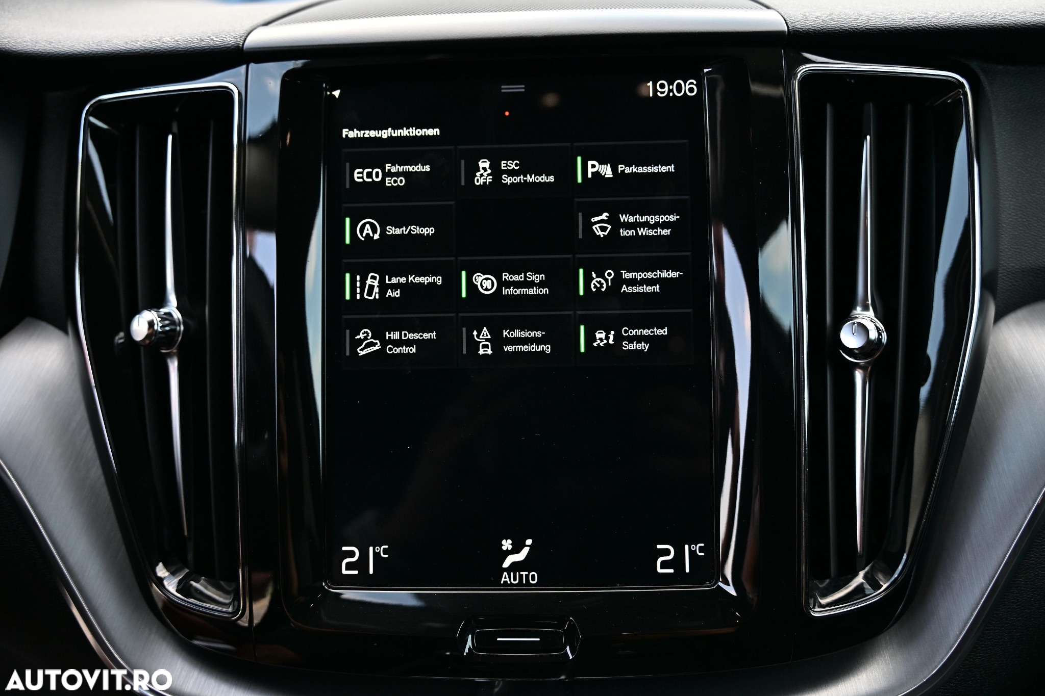 Volvo XC 60 D4 AWD Geartronic Momentum - 27
